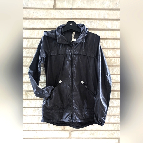 lululemon athletica Jackets & Blazers - Lululemon Black Rain Jacket - Size 8